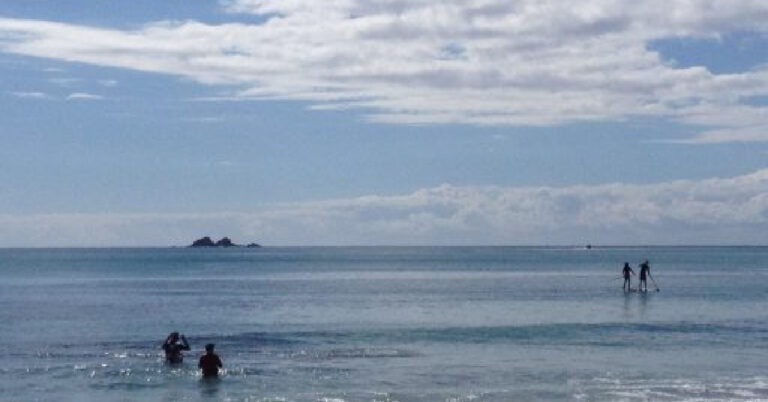 Byron Bay ocean, people swimming and paddling.